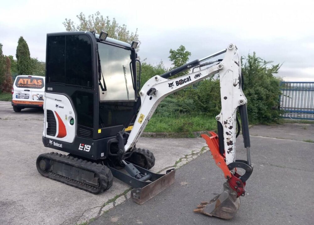 BOBCAT E19 gumihevederes Mini Forgókotró